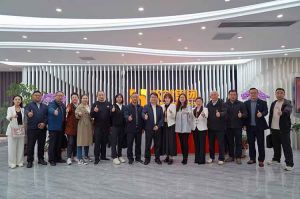 热烈欢迎新疆喀什人社局一行领导莅临球友会（中国）集团指导