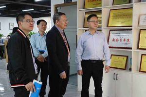 热烈欢迎市政府秘书长林兢一行莅临球友会（中国）集团广西公司考察指导